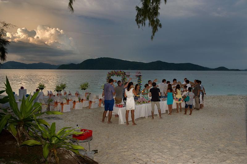 Coral Island Resort 푸껫 외부 사진