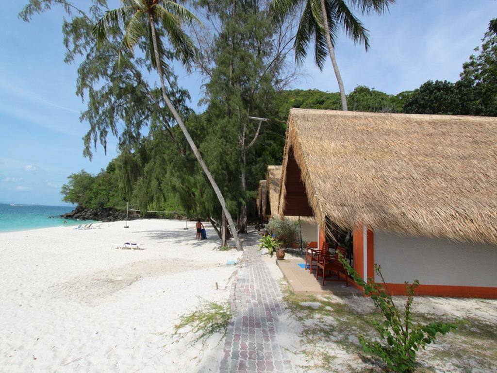 Coral Island Resort 푸껫 외부 사진